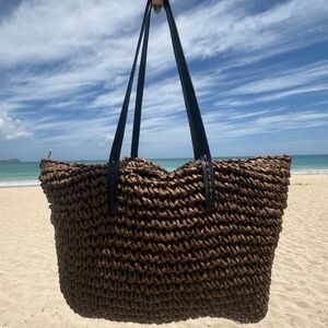 LARGE WOVEN BEACH BAG NWT MOCHA COLOR